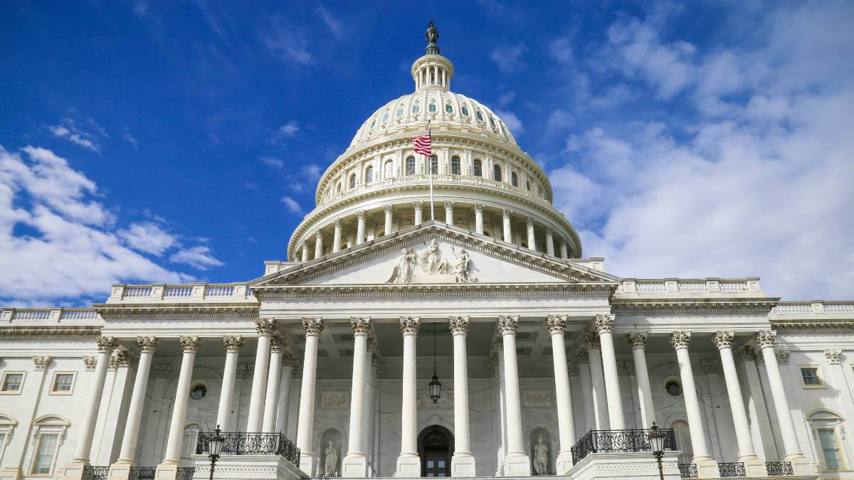 Iowa voters pick their nominees for competitive general elections
